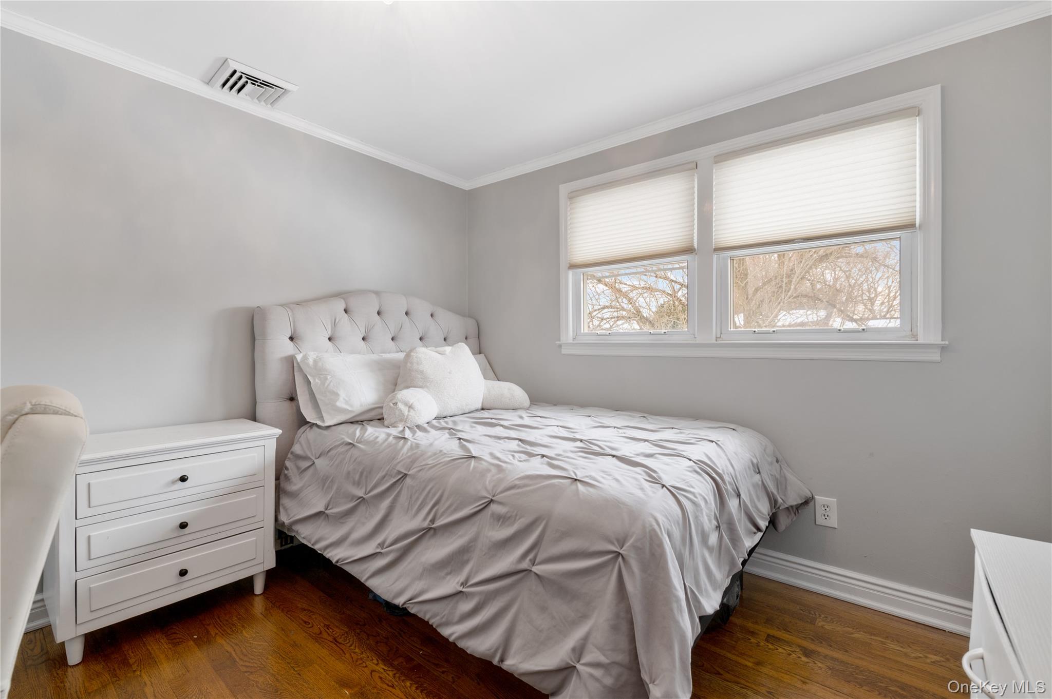 7 Rita Lane, Plainview, NY 11803