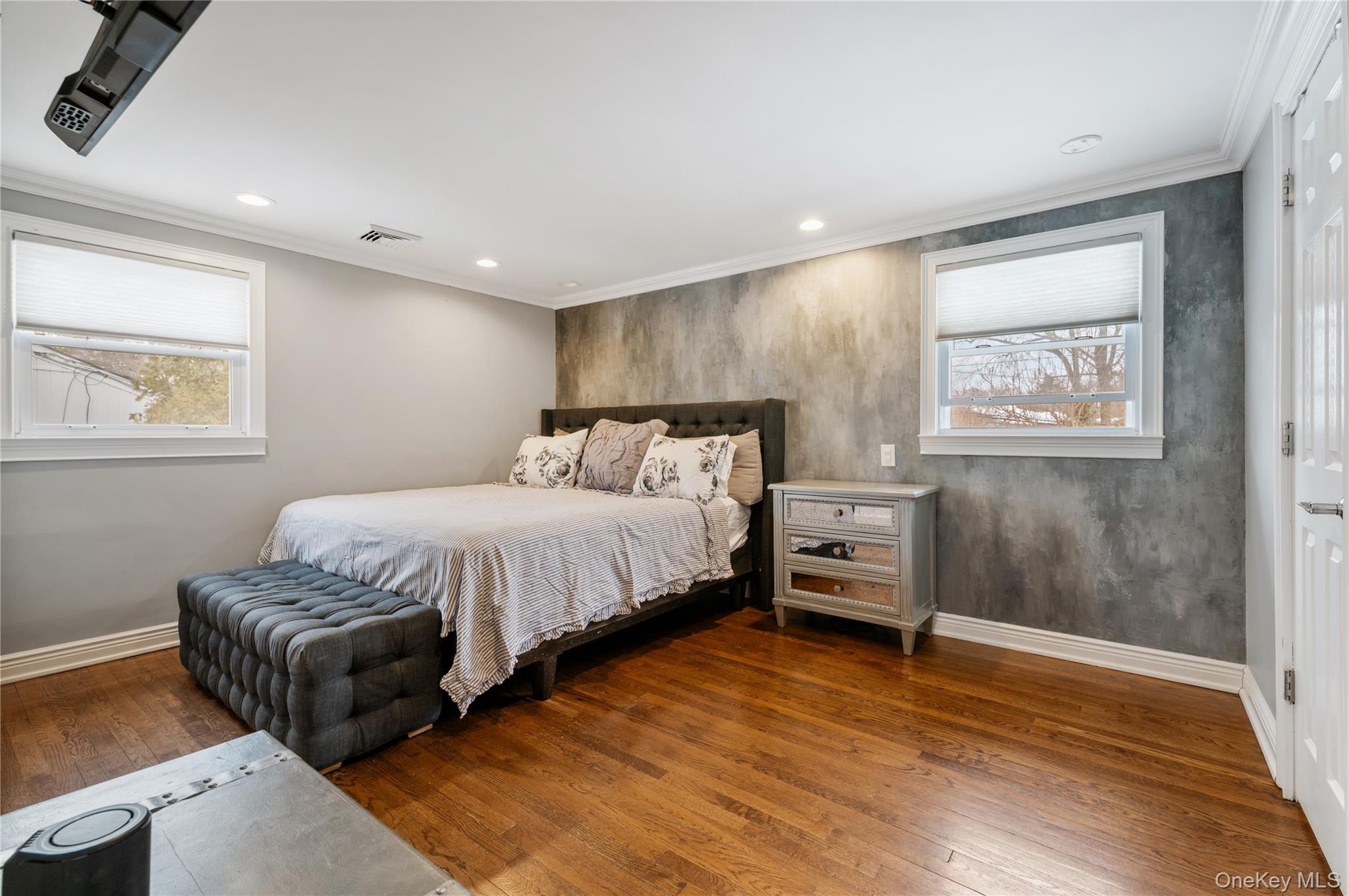 7 Rita Lane, Plainview, NY 11803