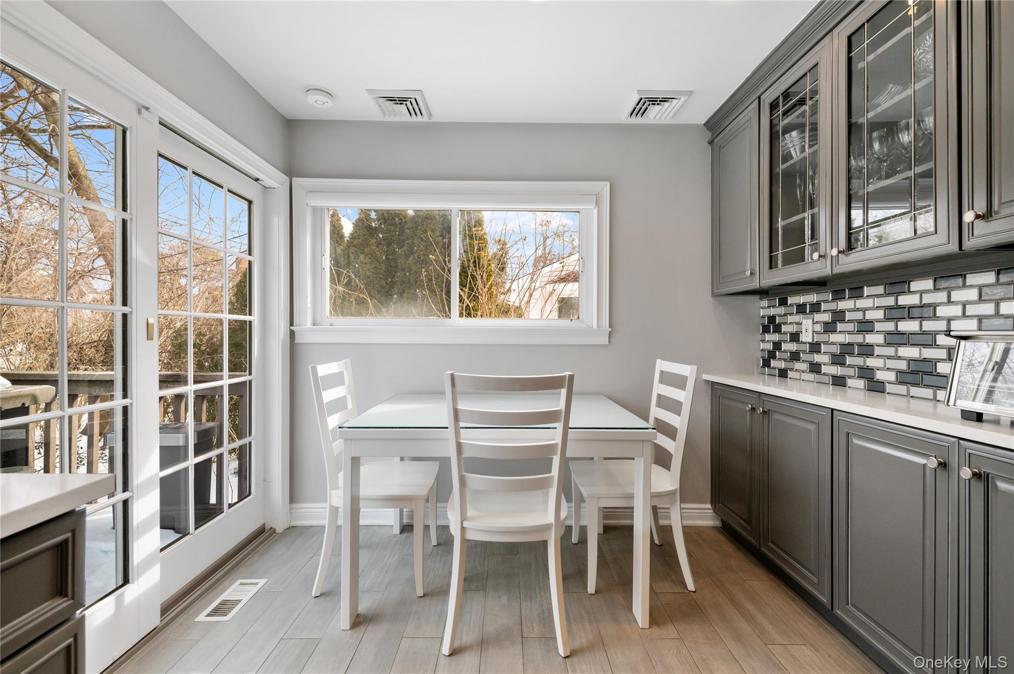 7 Rita Lane, Plainview, NY 11803