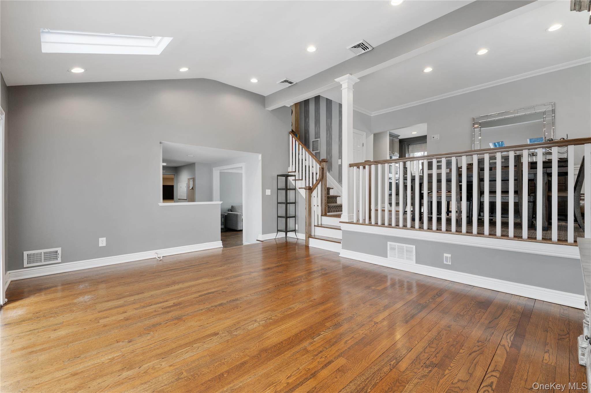 7 Rita Lane, Plainview, NY 11803