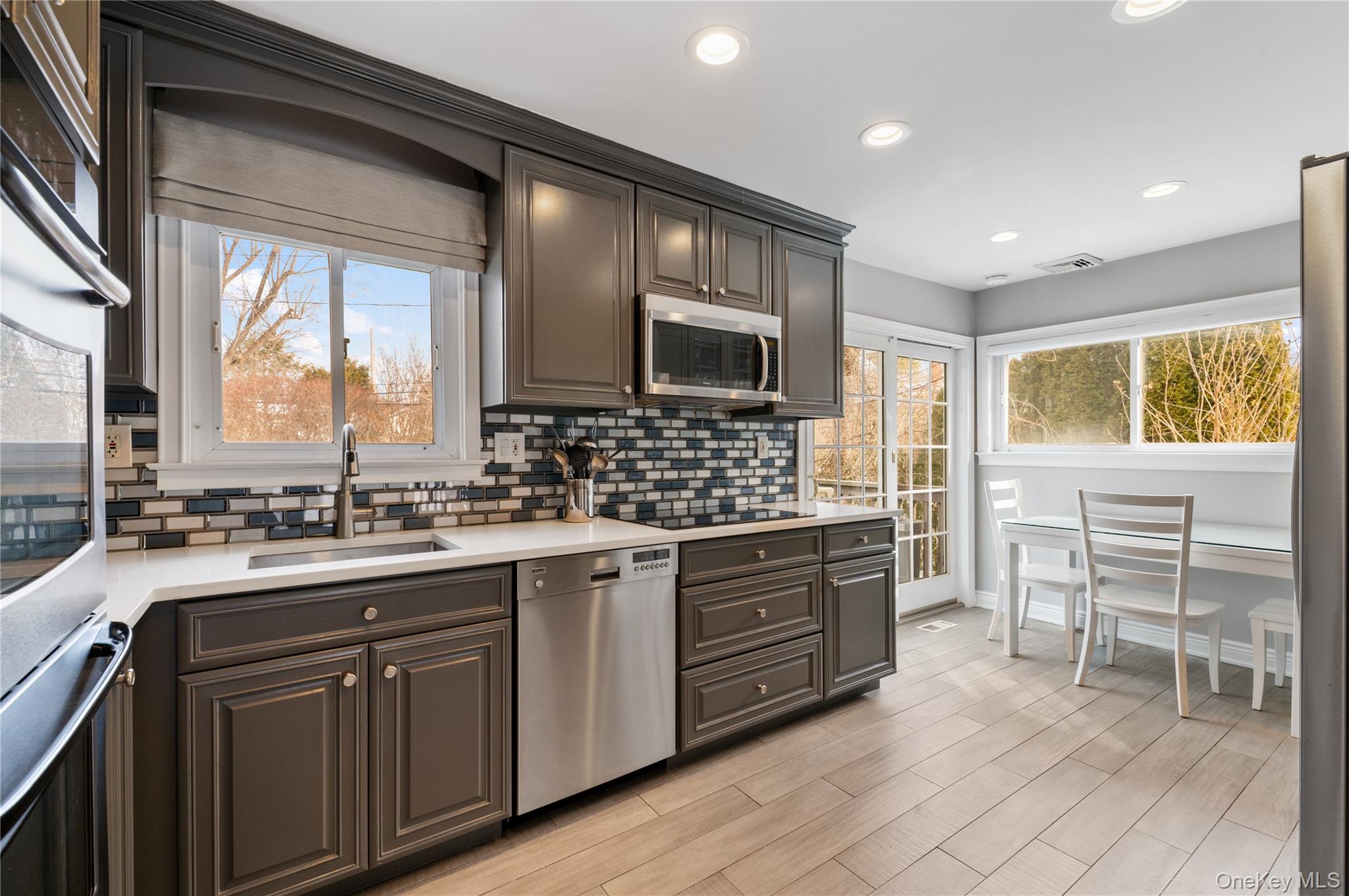 7 Rita Lane, Plainview, NY 11803