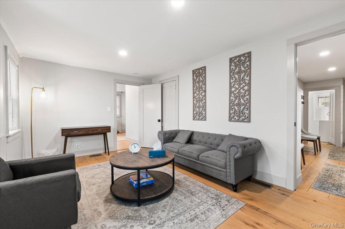 64 Broadway, Amityville, NY 11701