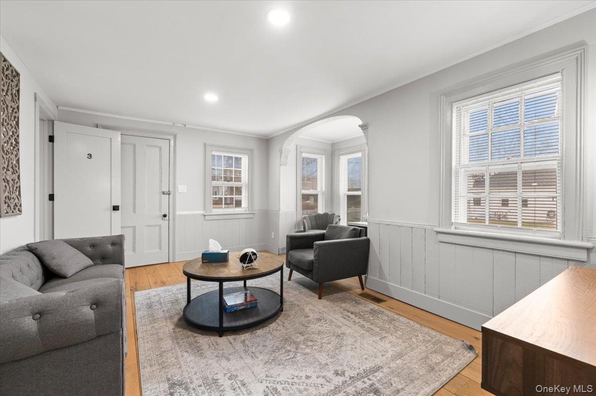 64 Broadway, Amityville, NY 11701