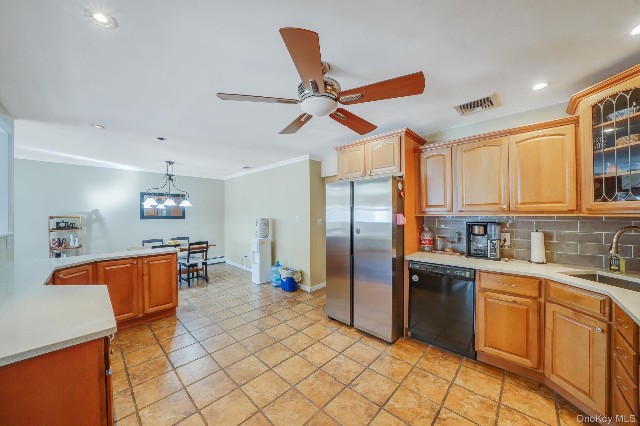 23 Pearsall Place, Deer Park, NY 11729