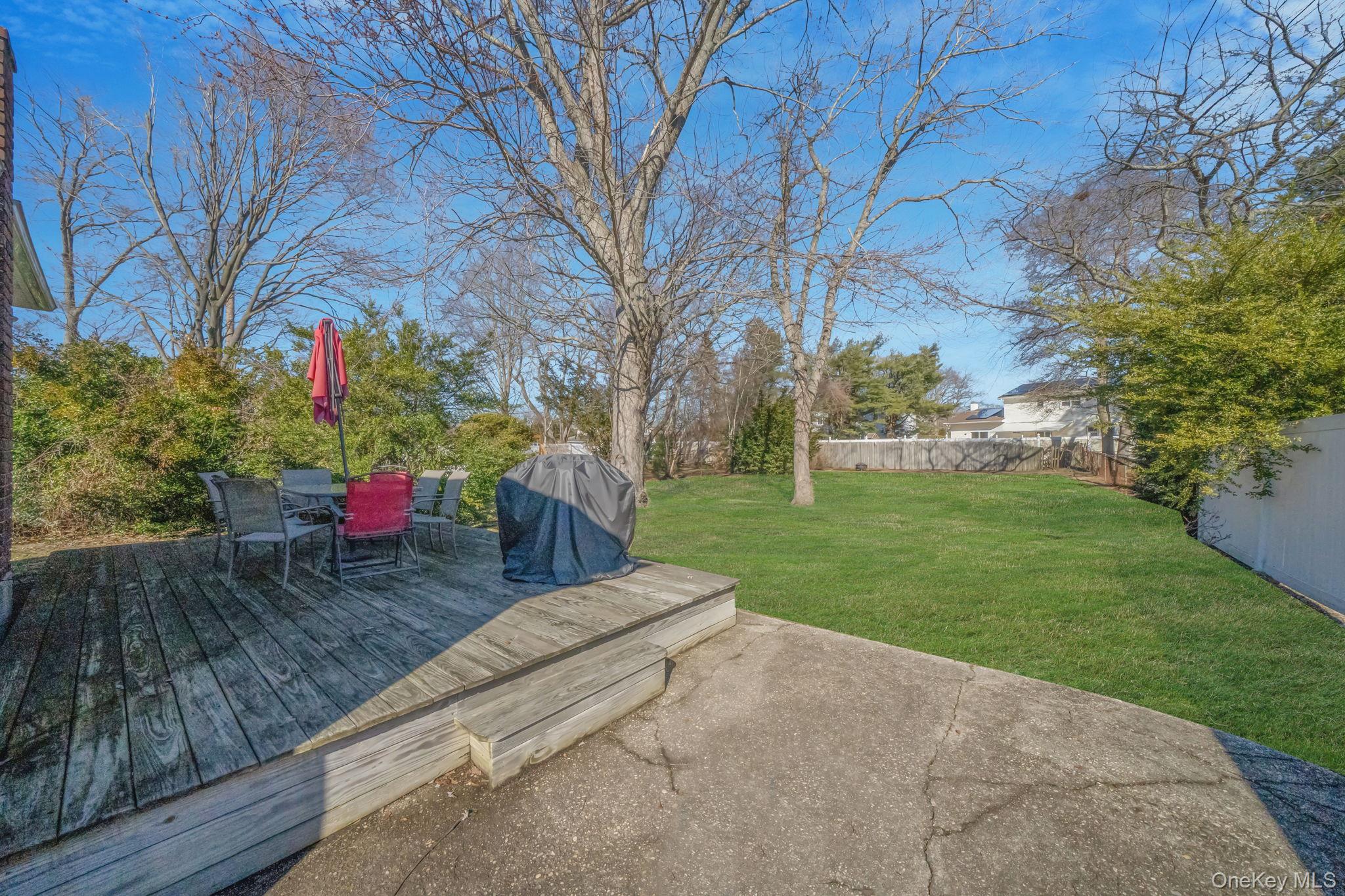 23 Pearsall Place, Deer Park, NY 11729