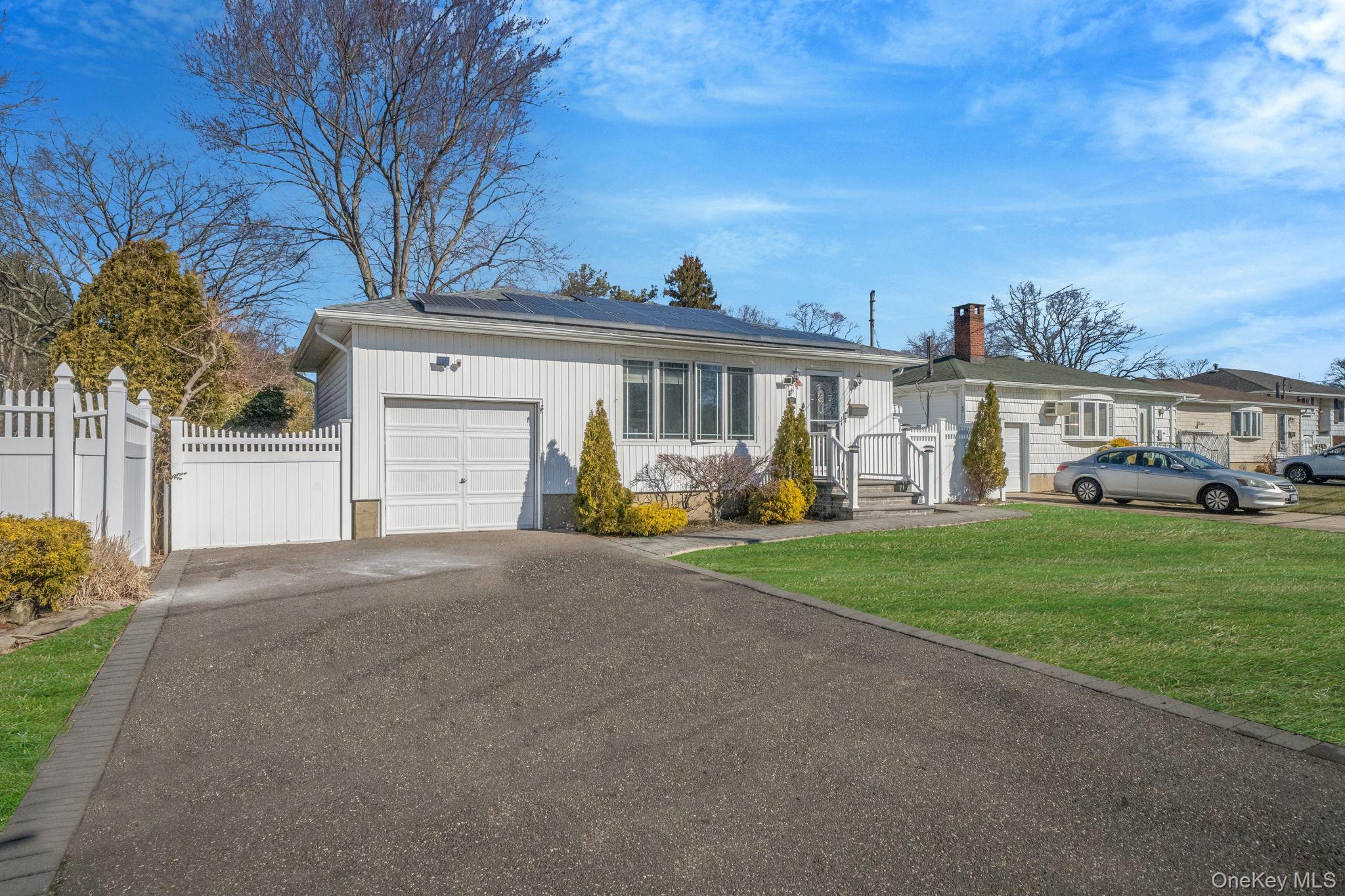 23 Pearsall Place, Deer Park, NY 11729