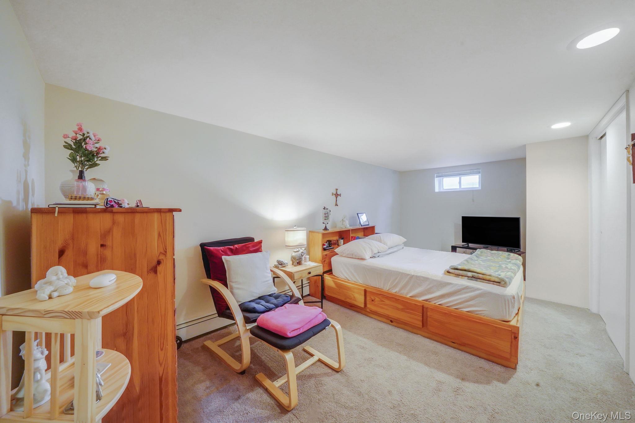 23 Pearsall Place, Deer Park, NY 11729