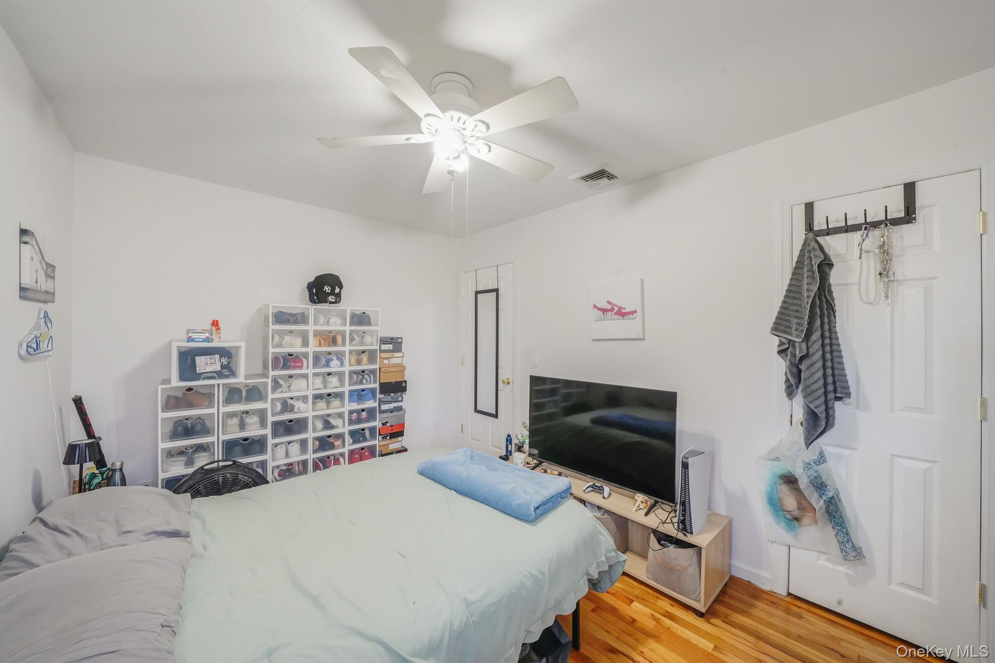 23 Pearsall Place, Deer Park, NY 11729