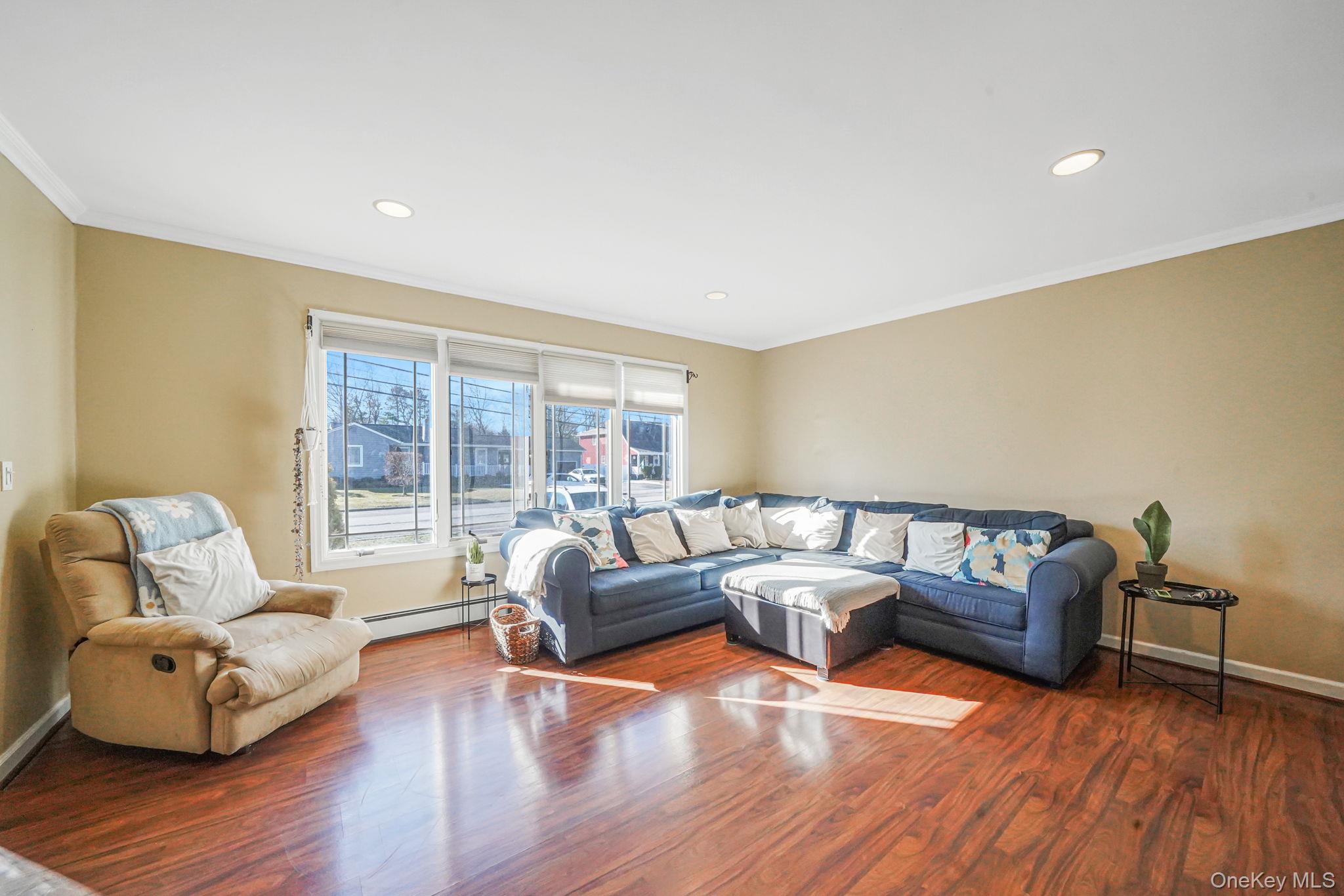 23 Pearsall Place, Deer Park, NY 11729