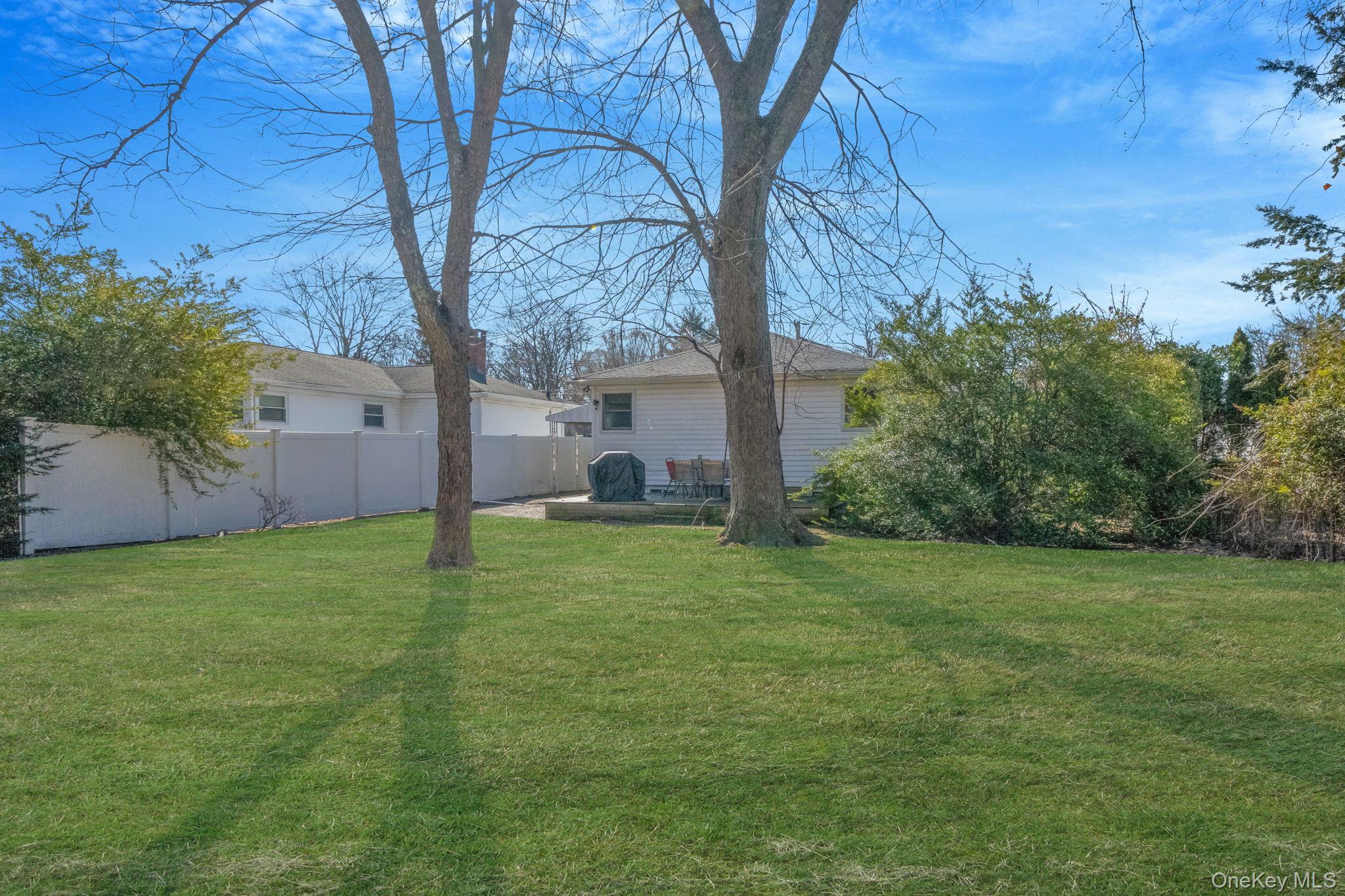 23 Pearsall Place, Deer Park, NY 11729