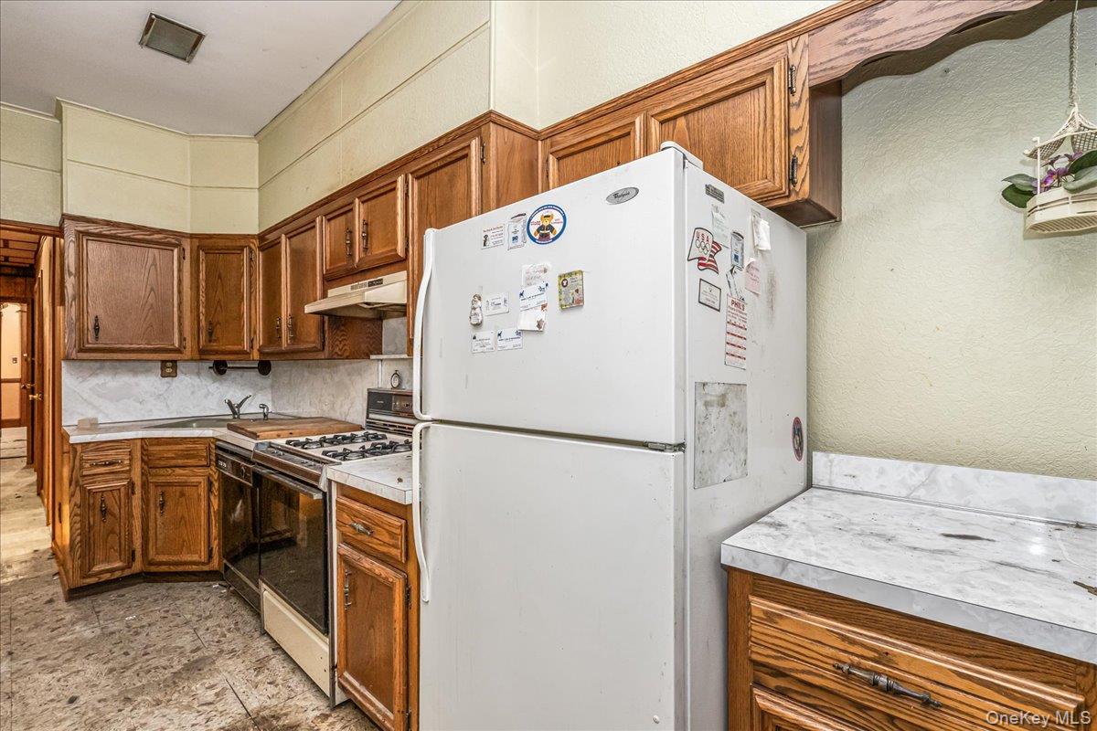 94-20 86th Road, Woodhaven, NY 11421