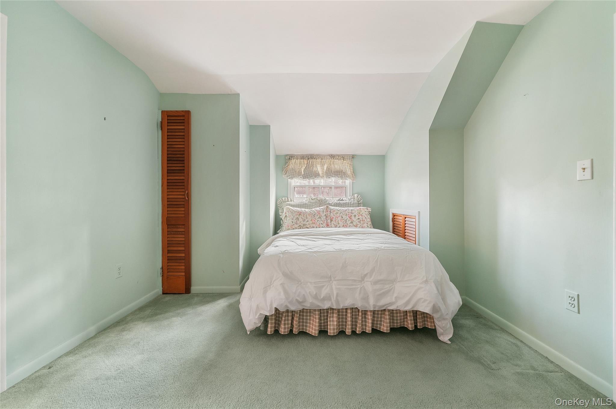 54 Douglas Court, Pearl River, NY 10965