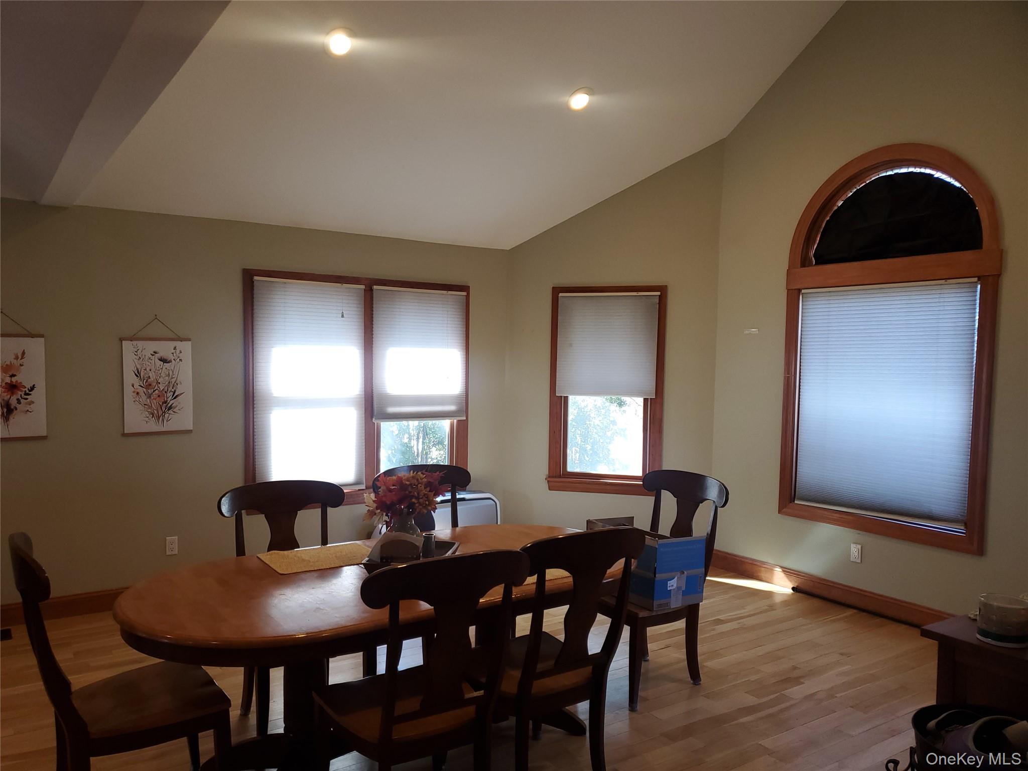 98 Fawn Lane E, South Setauket, NY 11720