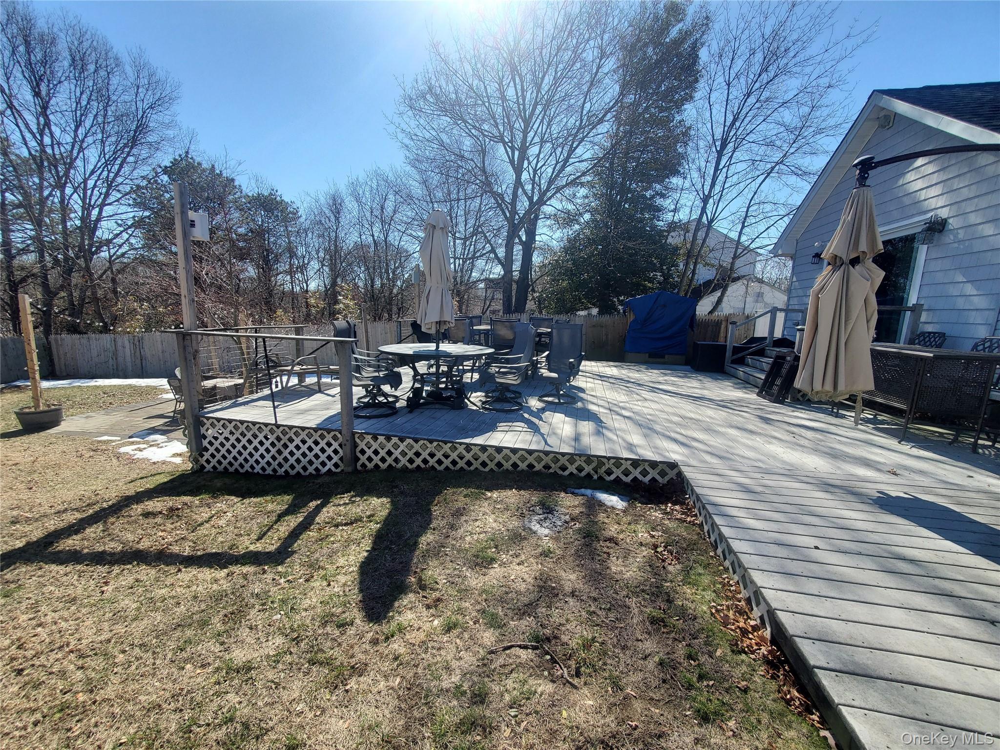 98 Fawn Lane E, South Setauket, NY 11720