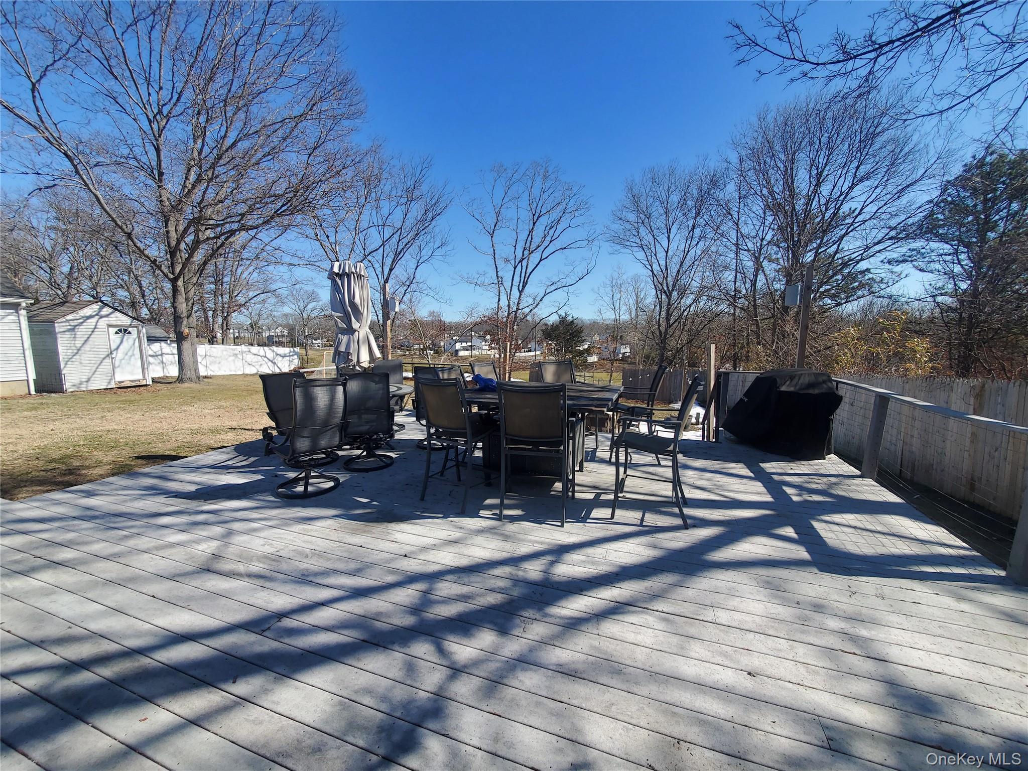 98 Fawn Lane E, South Setauket, NY 11720