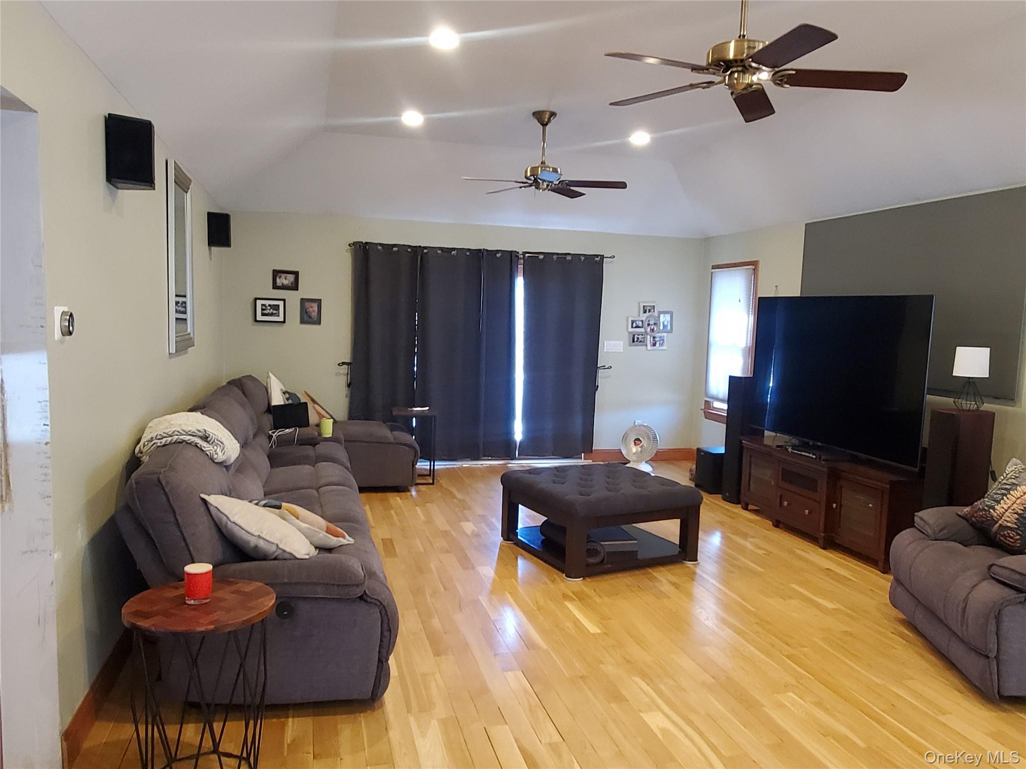 98 Fawn Lane E, South Setauket, NY 11720