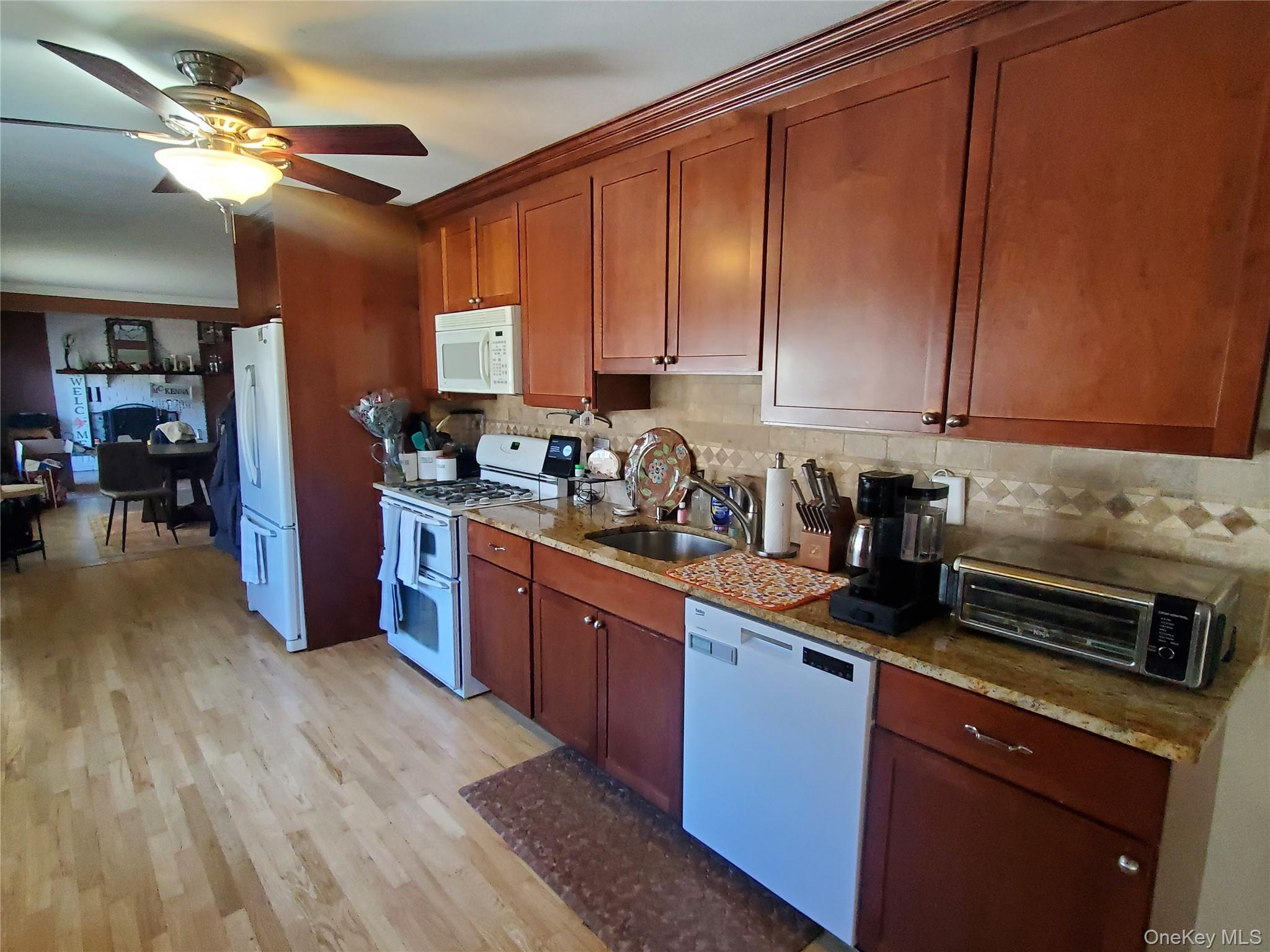 98 Fawn Lane E, South Setauket, NY 11720