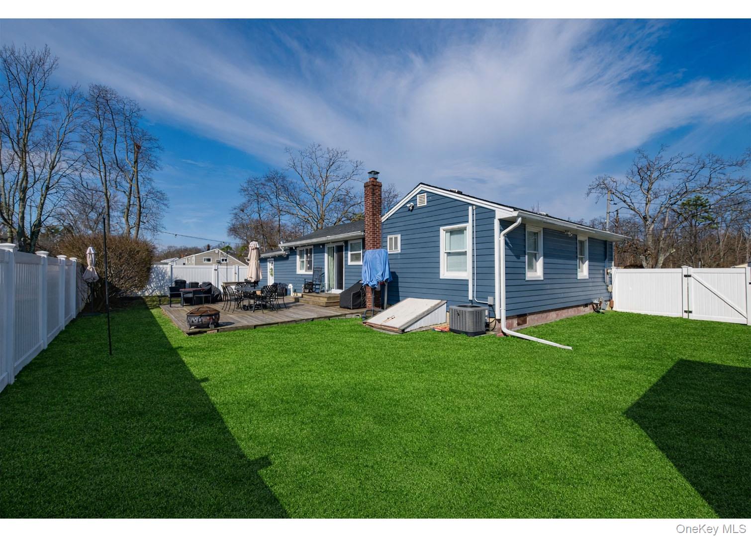 178 Spur Drive S, Bay Shore, NY 11706