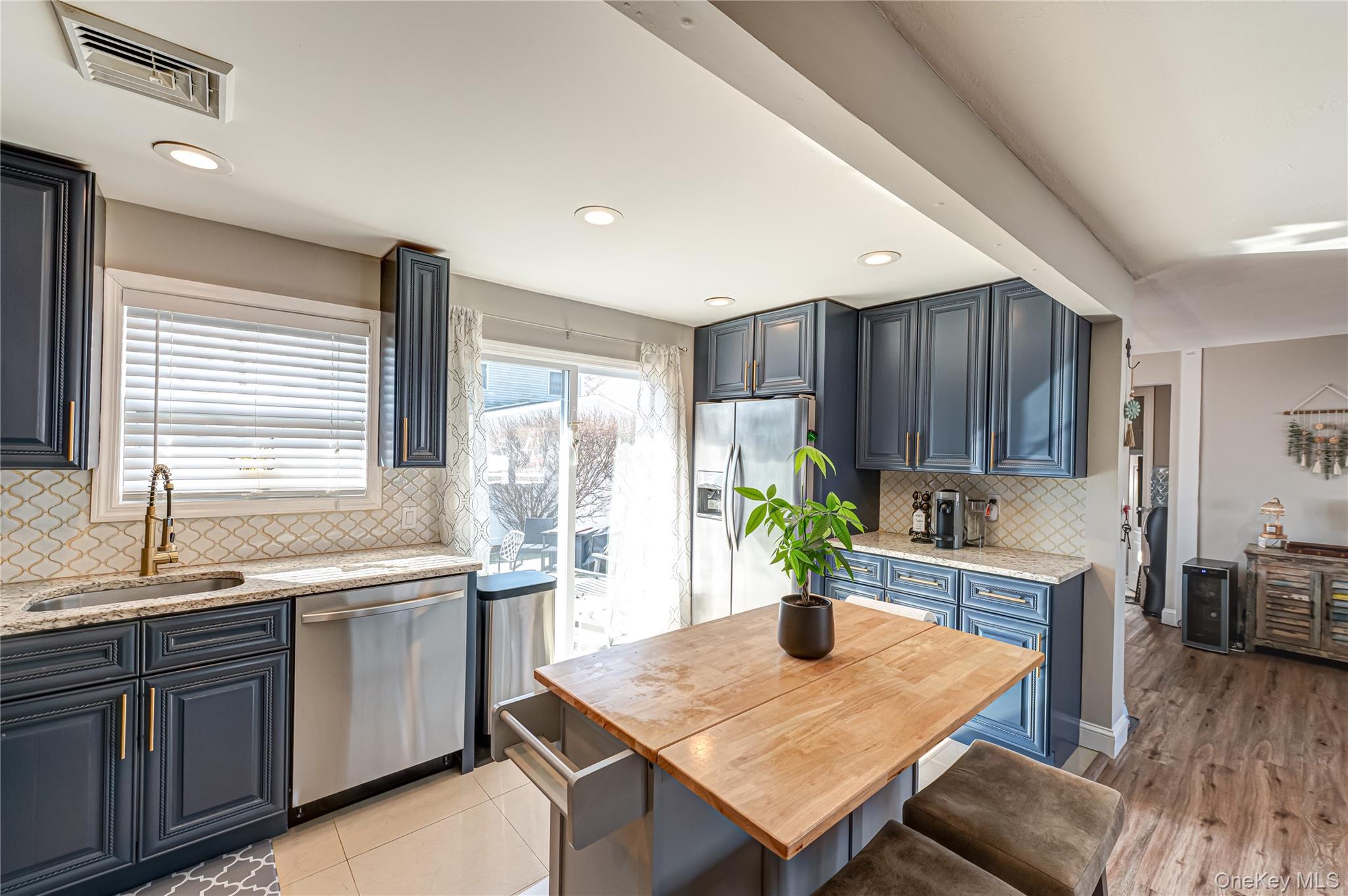 178 Spur Drive S, Bay Shore, NY 11706