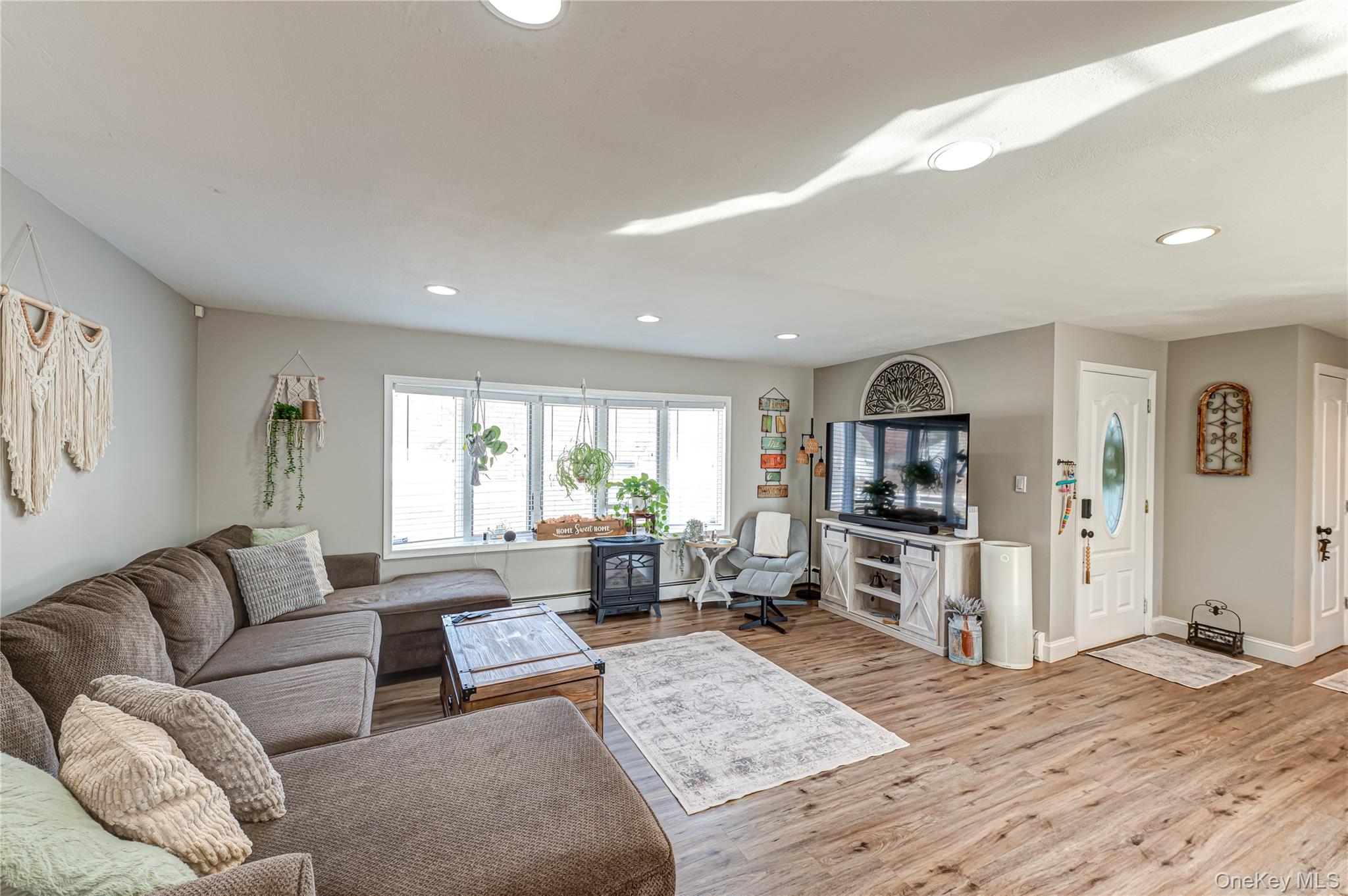 178 Spur Drive S, Bay Shore, NY 11706