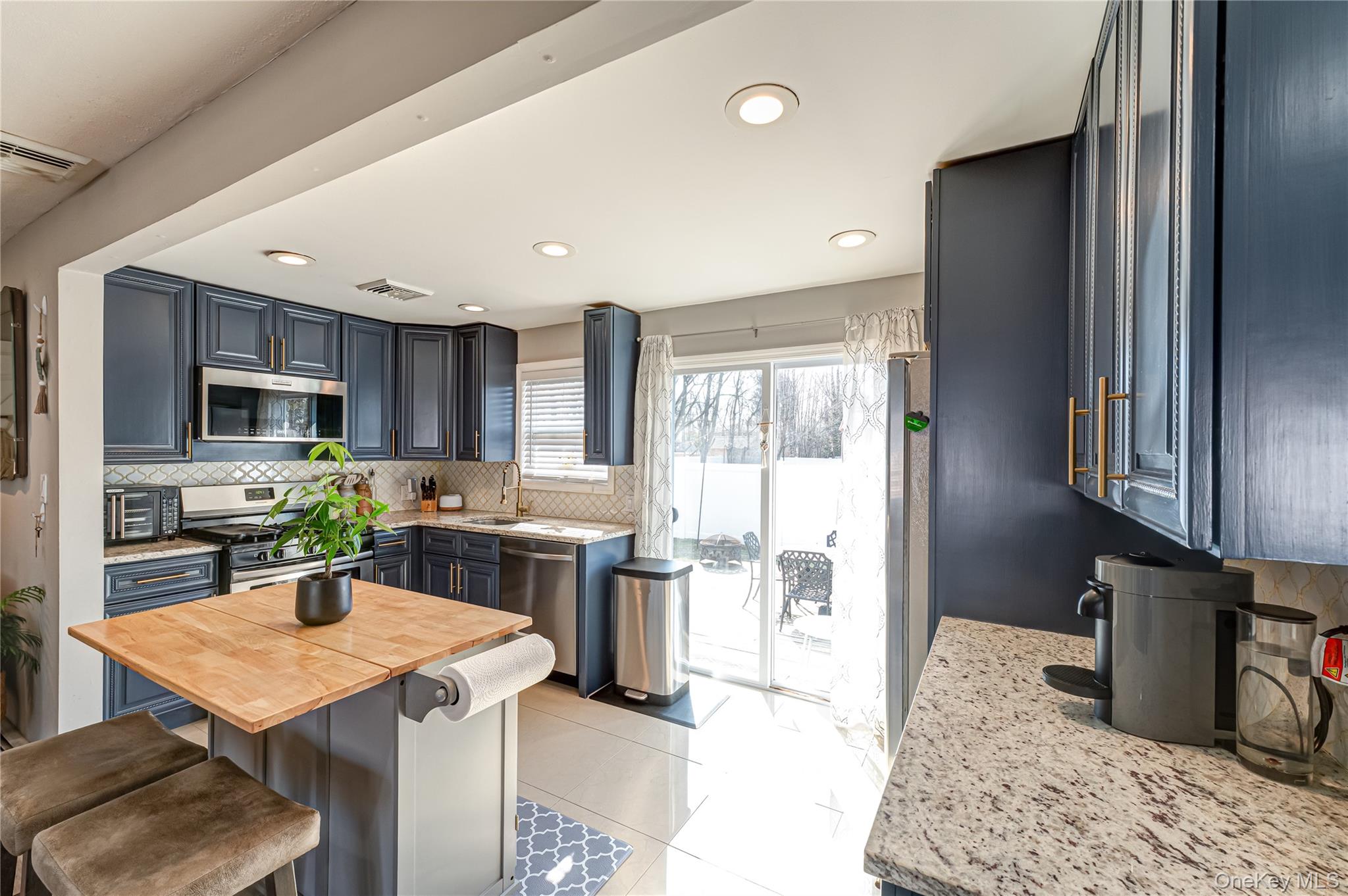 178 Spur Drive S, Bay Shore, NY 11706