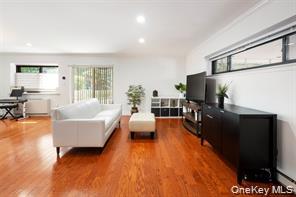 21 Canterbury Road # #6, Great Neck, NY 11021