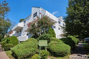 21 Canterbury Road # #6, Great Neck, NY 11021
