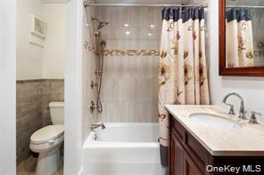 21 Canterbury Road # #6, Great Neck, NY 11021