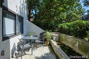 21 Canterbury Road # #6, Great Neck, NY 11021