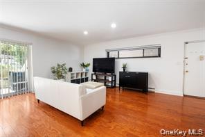 21 Canterbury Road # #6, Great Neck, NY 11021