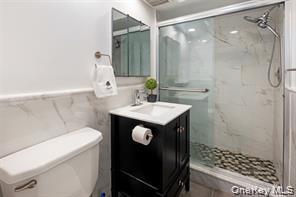 21 Canterbury Road # #6, Great Neck, NY 11021