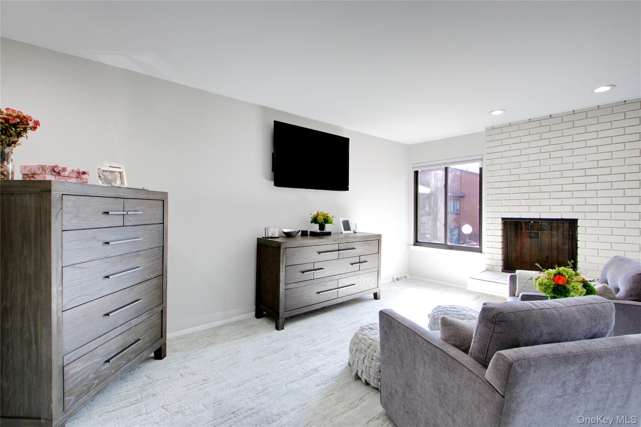 40 Cricket Club Drive, Roslyn, NY 11576