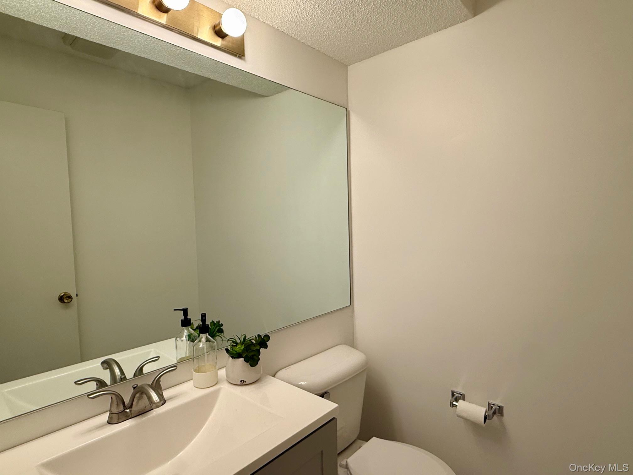 14 Pond Drive E, Rhinebeck, NY 12572