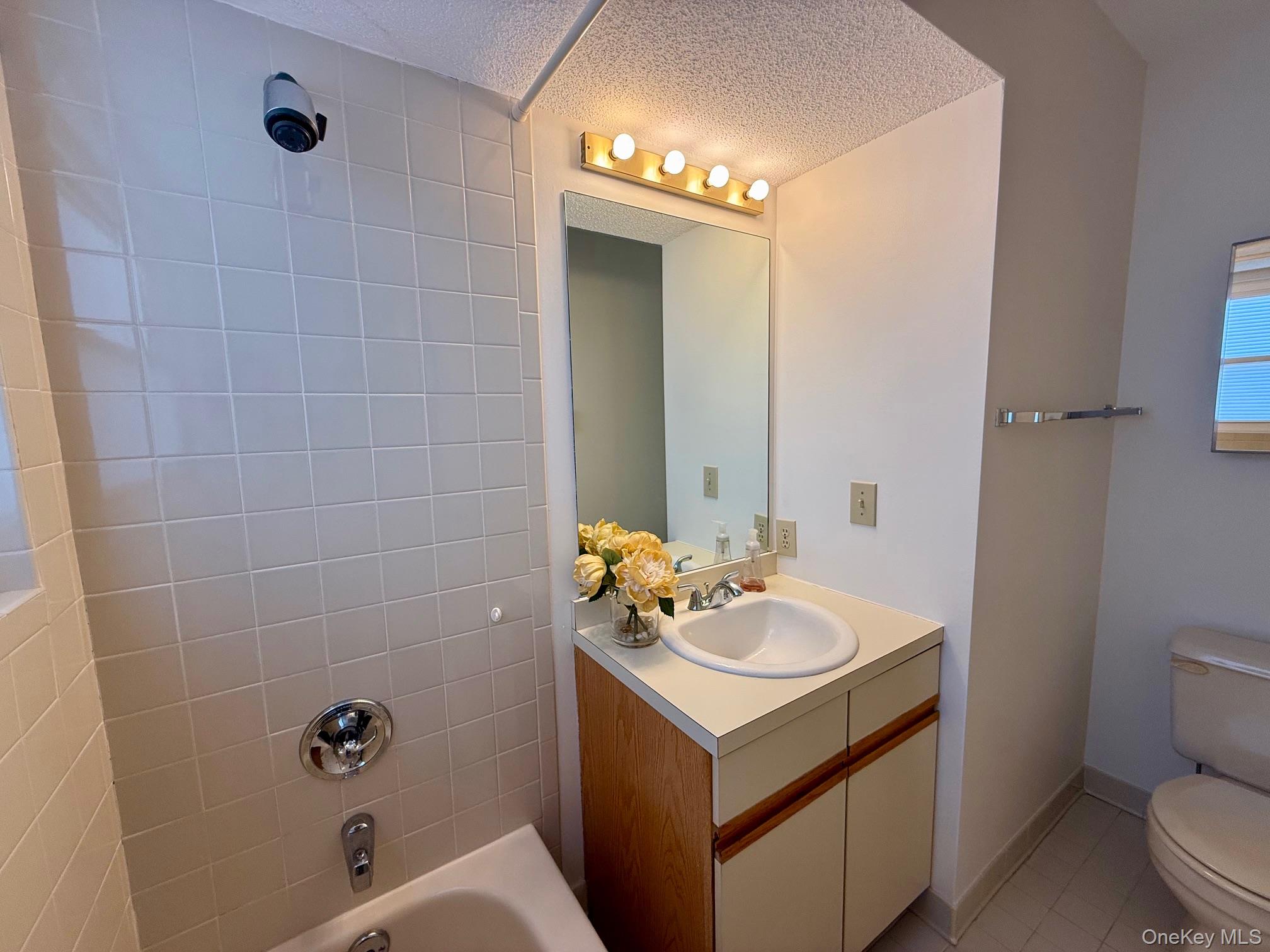 14 Pond Drive E, Rhinebeck, NY 12572