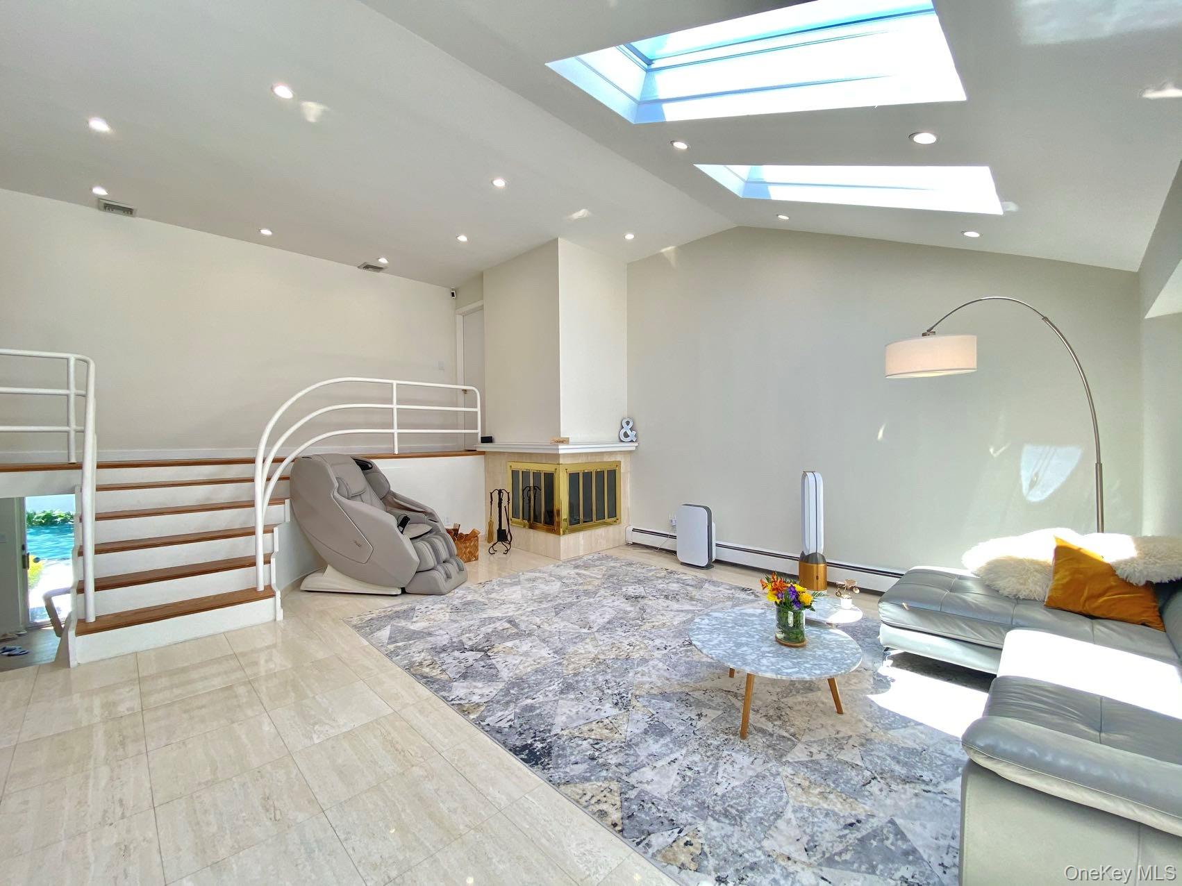 24 Irene Lane E, Plainview, NY 11803