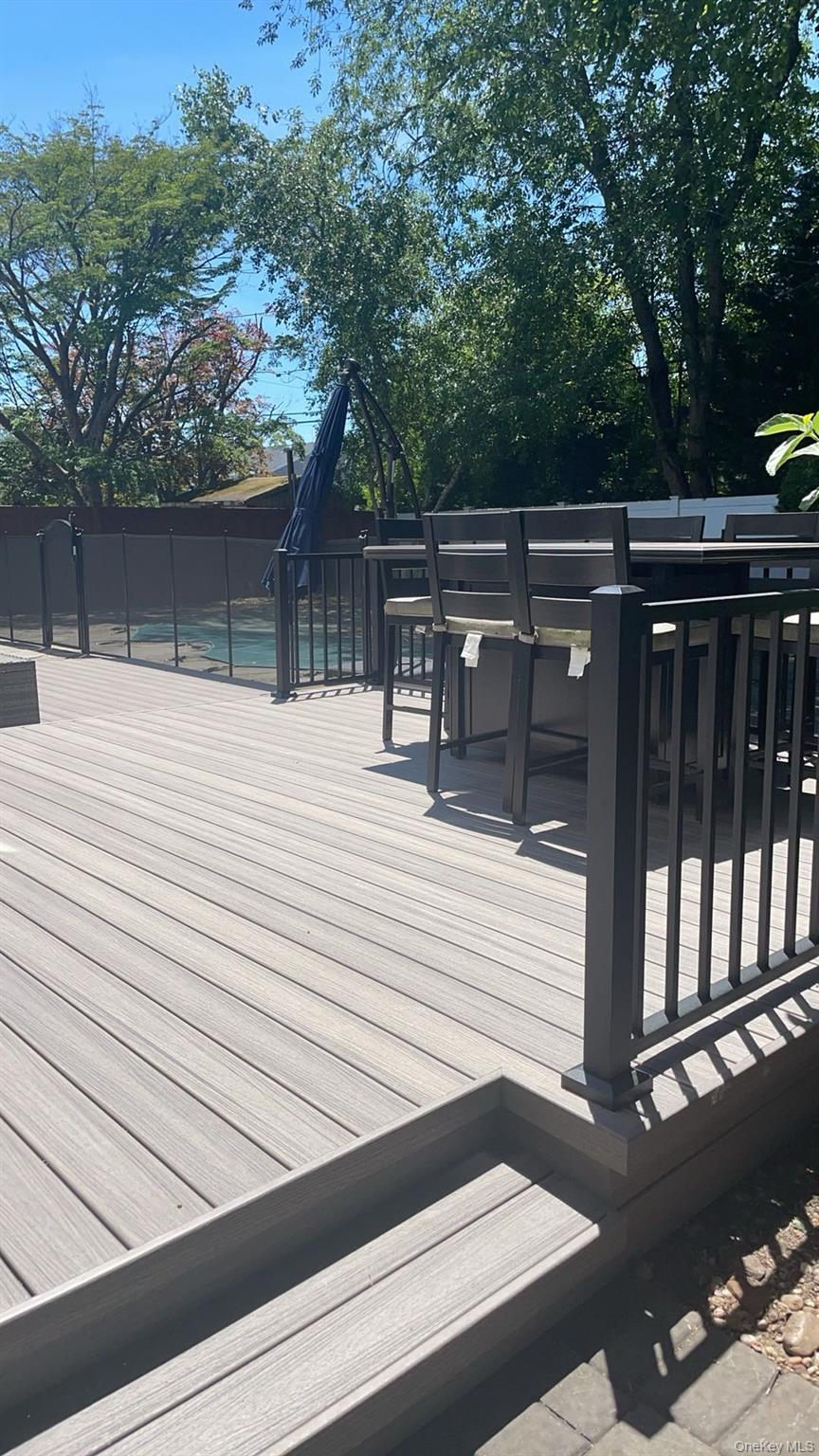 24 Irene Lane E, Plainview, NY 11803