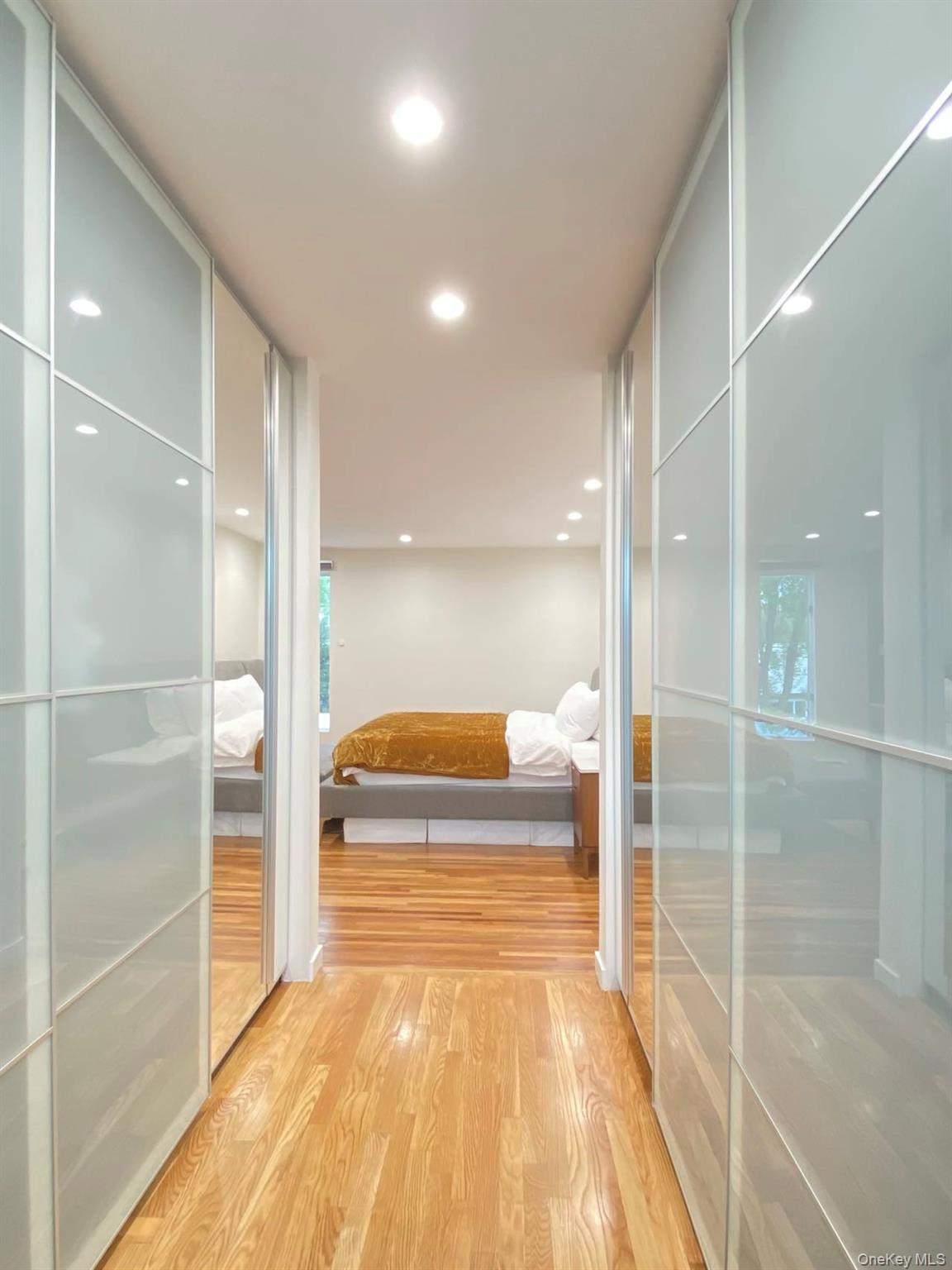 24 Irene Lane E, Plainview, NY 11803