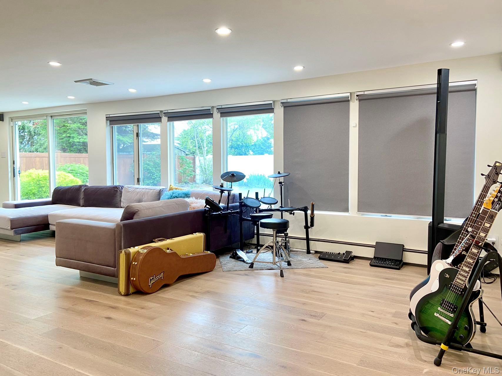 24 Irene Lane E, Plainview, NY 11803