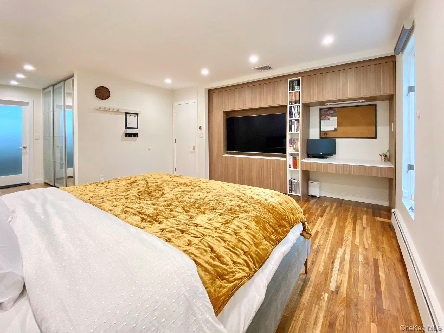 24 Irene Lane E, Plainview, NY 11803