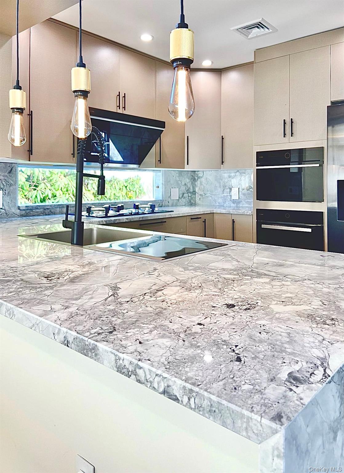 24 Irene Lane E, Plainview, NY 11803