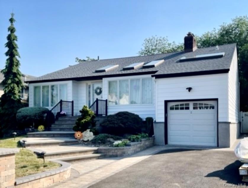 24 Irene Lane E, Plainview, NY 11803