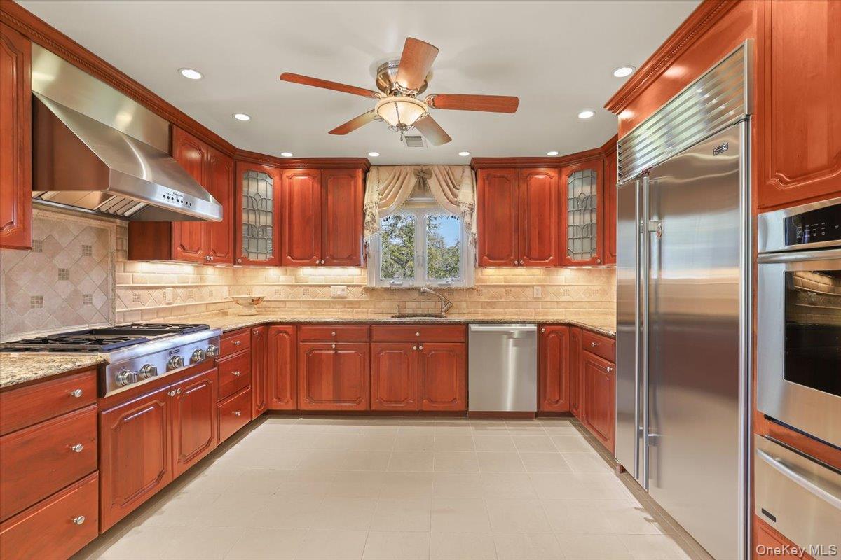 7 Greystone Circle, Bronxville, NY 10708