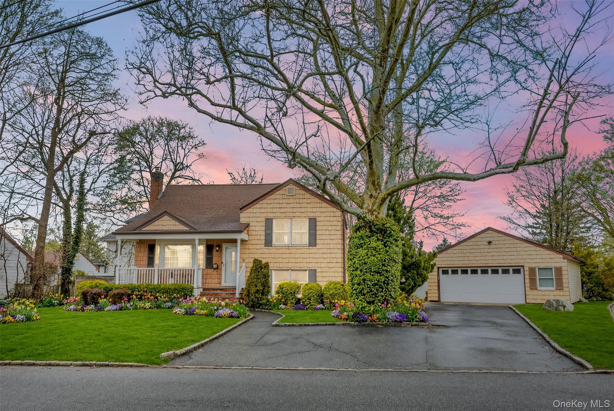 88 Evans Avenue, Albertson, NY 11507