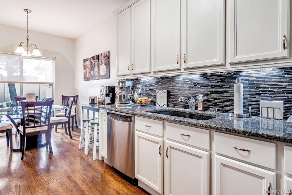 128 Cinnamon Court, Melville, NY 11747