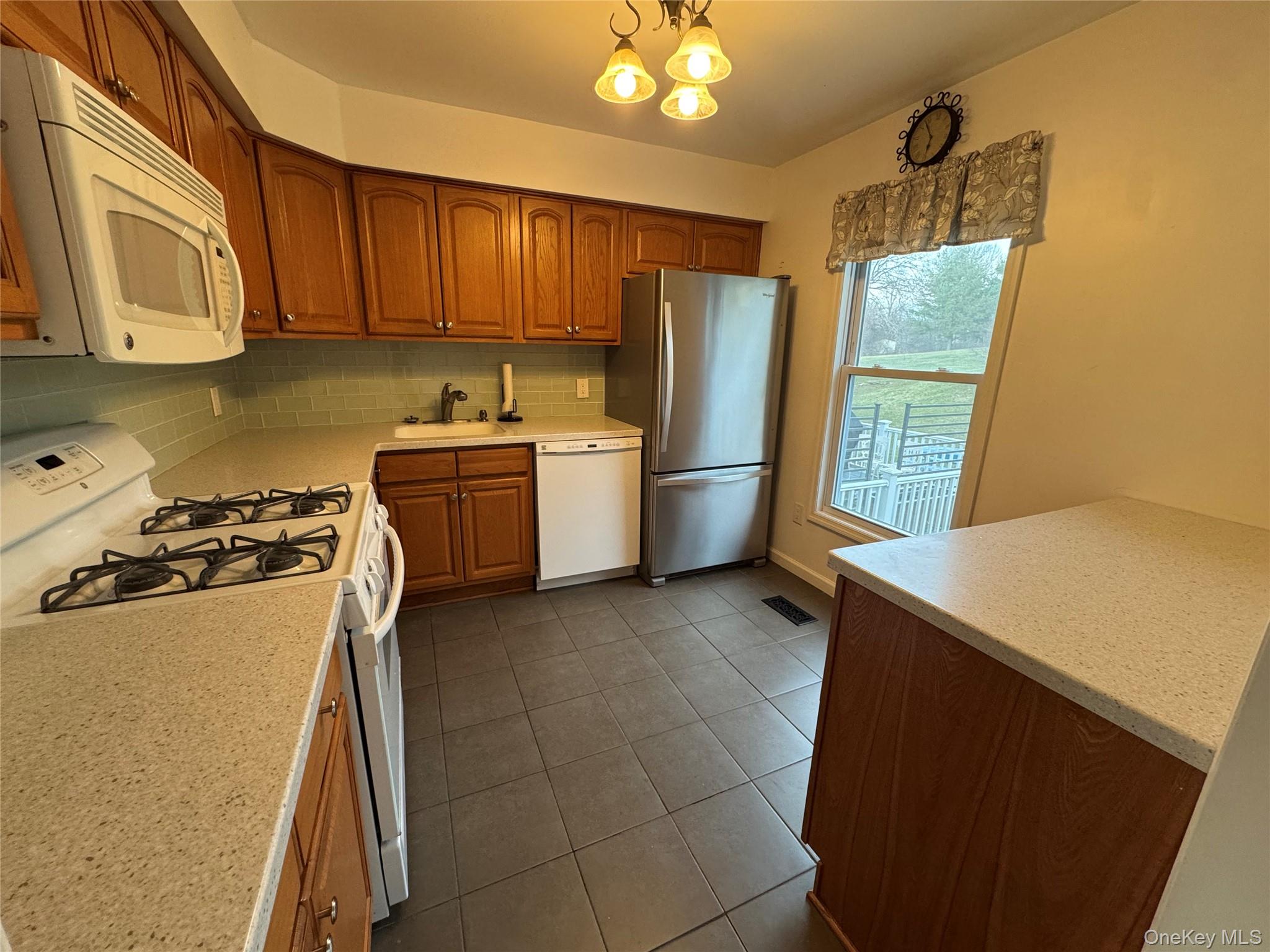 15 Helen Court, Beacon, NY 12508