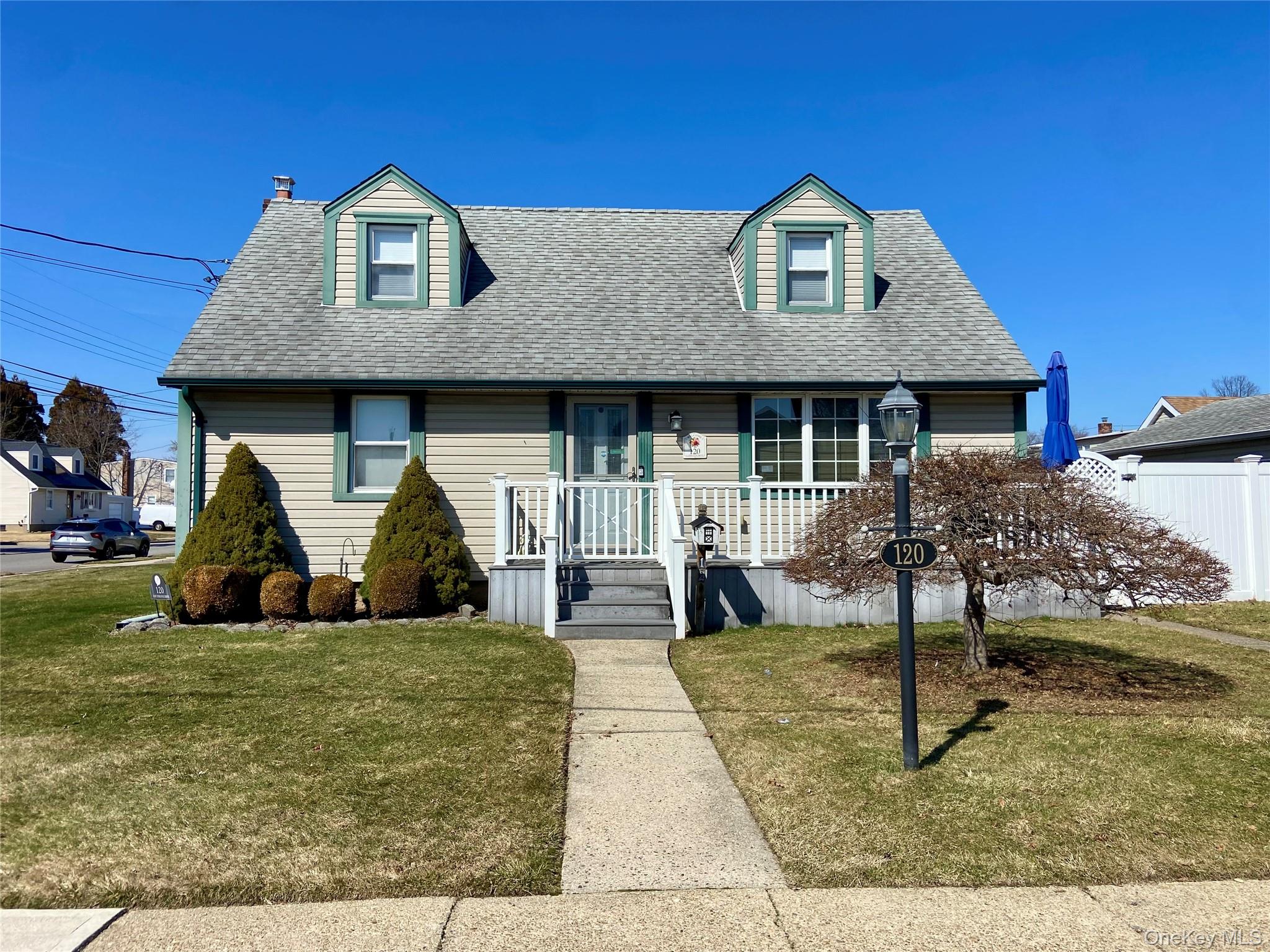 120 E Zoranne Drive, Farmingdale, NY 11735