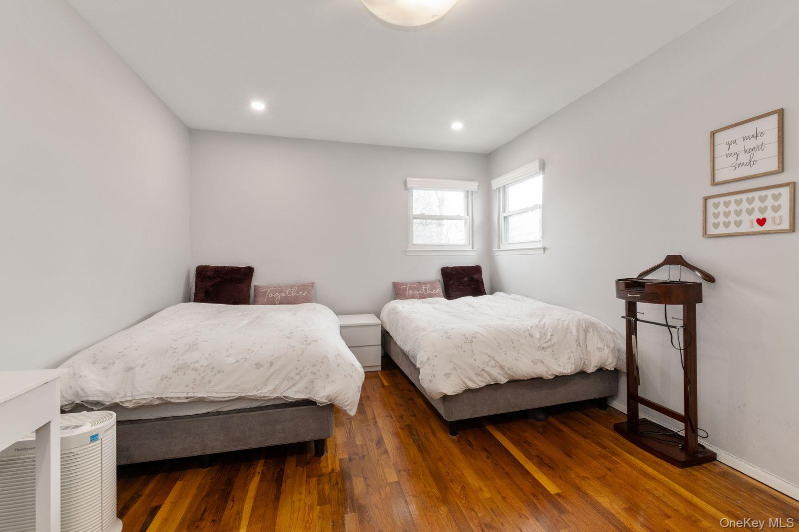 409 barnard Avenue, Woodmere, NY 11559