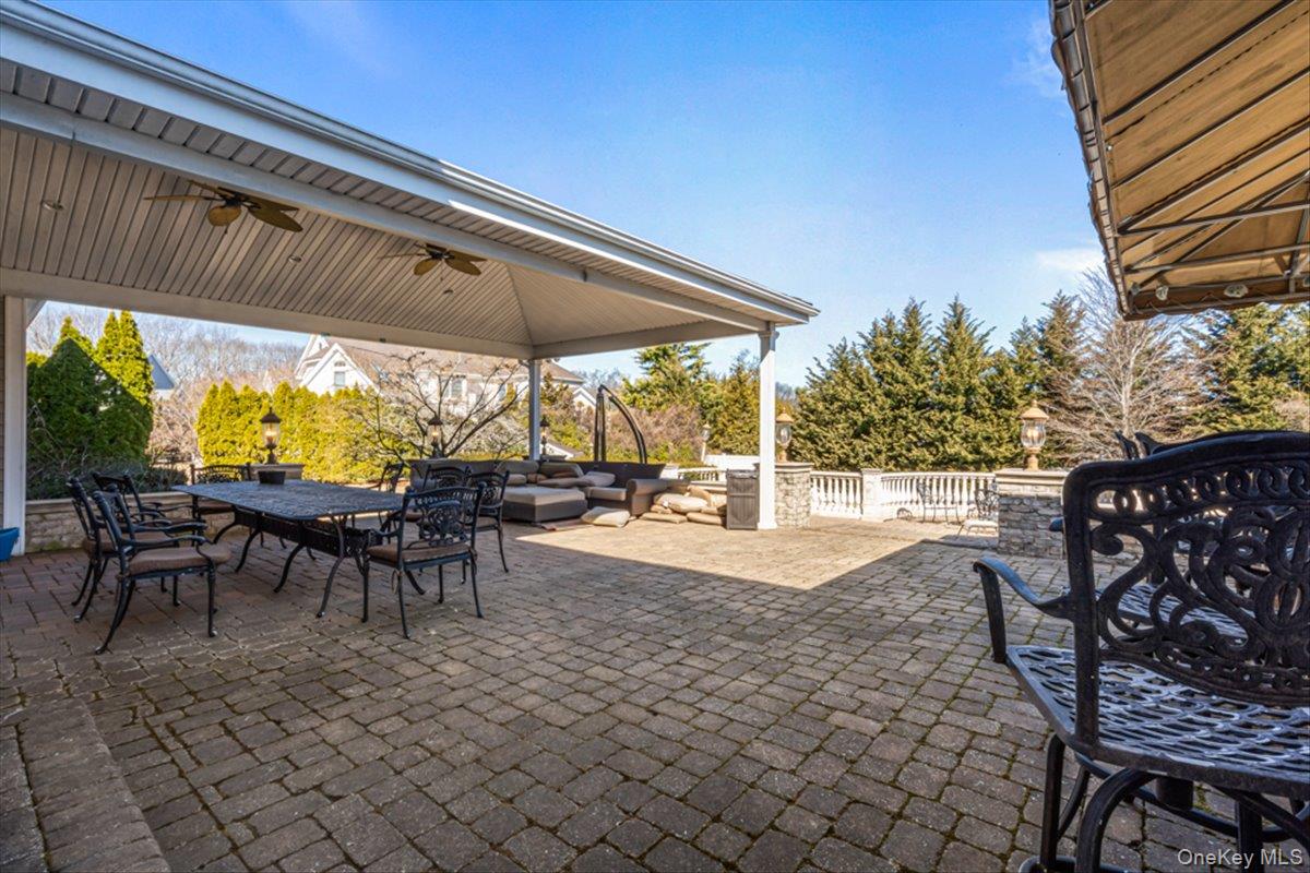 22 Turnberry Court, Dix Hills, NY 11746