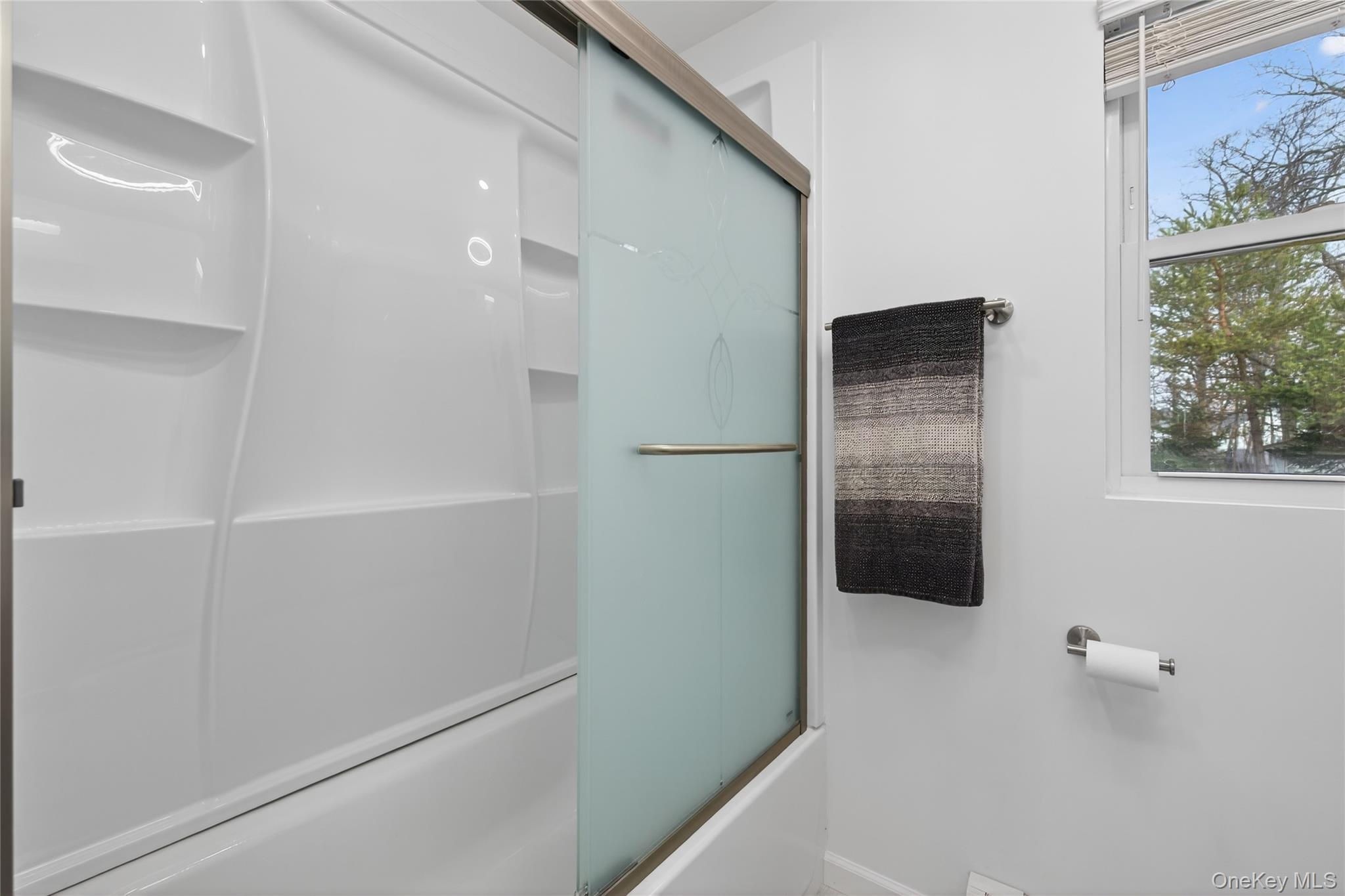 47 Weeks Road, North Babylon, NY 11703