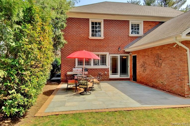 15 Hilltop Drive, Manhasset, NY 11030